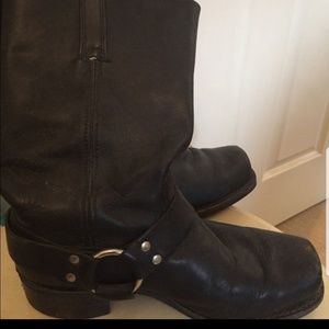 Frye Harness boot 9.5w Mens/ 11w Womens